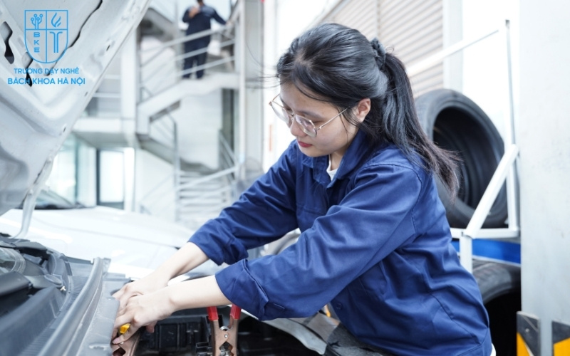 Nếu bạn không thể học lại cấp 3, học nghề tại Trường Dạy nghề Bách Khoa Hà Nội là một lối đi vững chắc