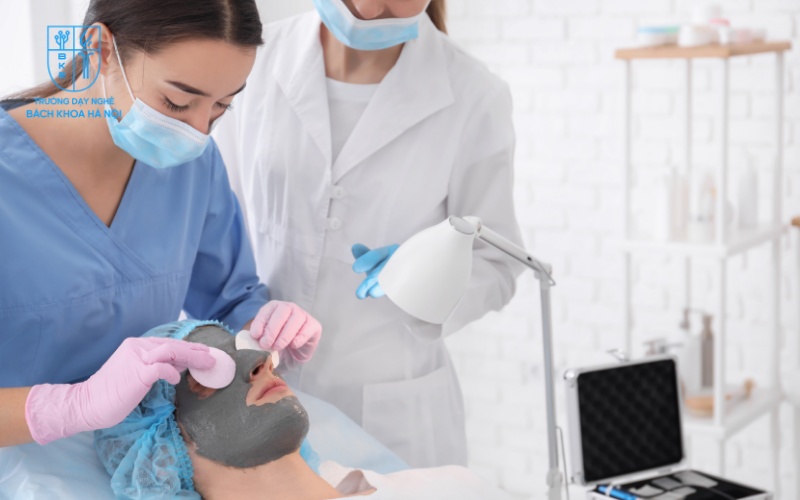 Các ngành nghề về làm đẹp ngày càng hot nhờ sự phát triển của mạng xã hội