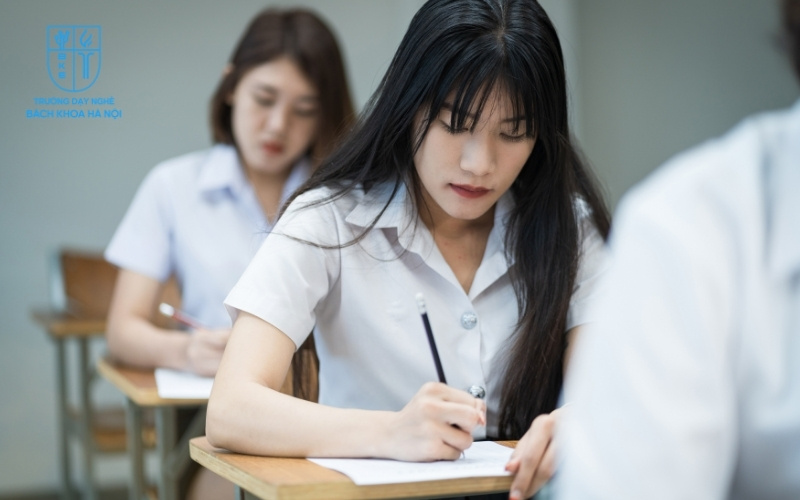 Nhiều trường đại học top đầu năm 2025 chính thức bỏ phương thức xét tuyển học bạ