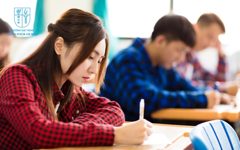 Xét tuyển học bạ 2025 bị hạn chế hoặc loại bỏ nhằm nâng cao tính công bằng và chất lượng đầu vào