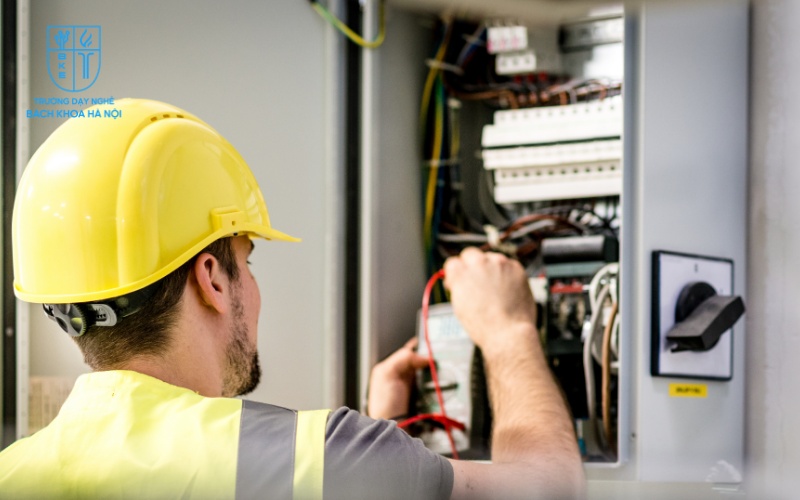 Một nghề vững chắc cho tương lai – Sửa chữa điện dân dụng không bao giờ lỗi thời