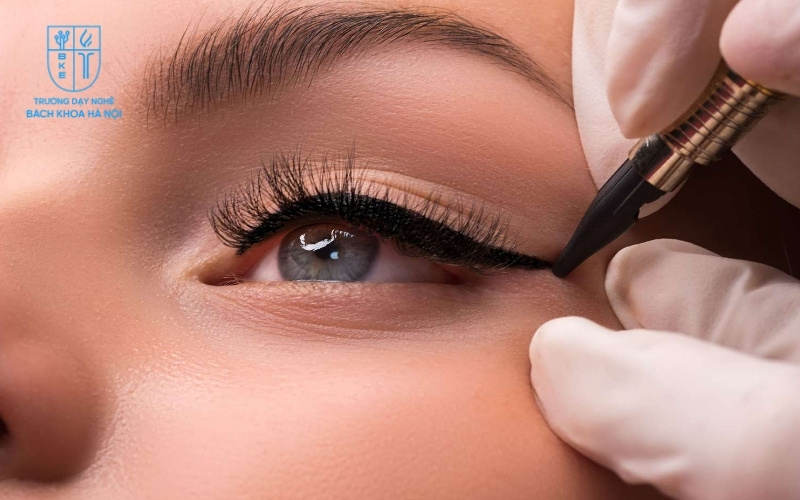 Bạn không cần mất 5 - 10 phút mỗi sáng để kẻ eyeliner