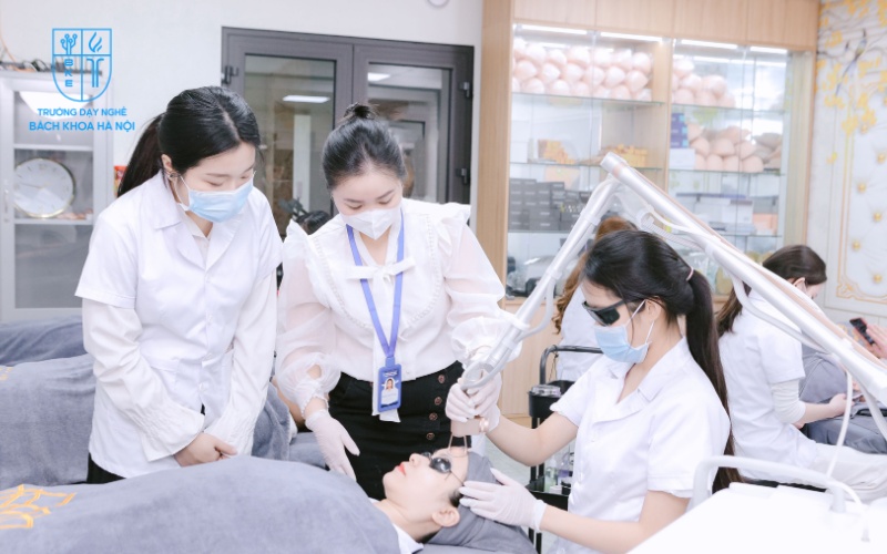 Học nghề là hướng đi sáng giá, giúp các bạn trẻ quyết định bỏ học sớm đi làm có tương lai vững vàng hơn