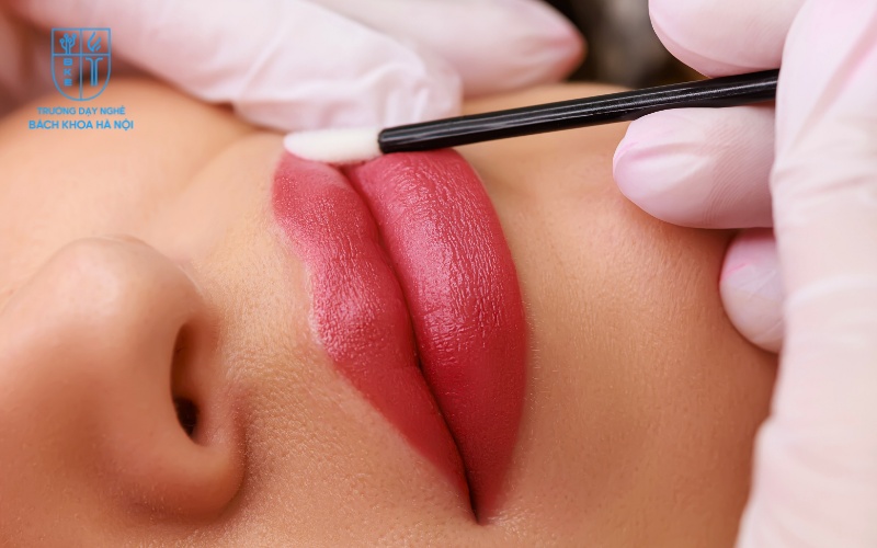 Cơ địa khó bám mực khiến môi không thể lên màu như ý