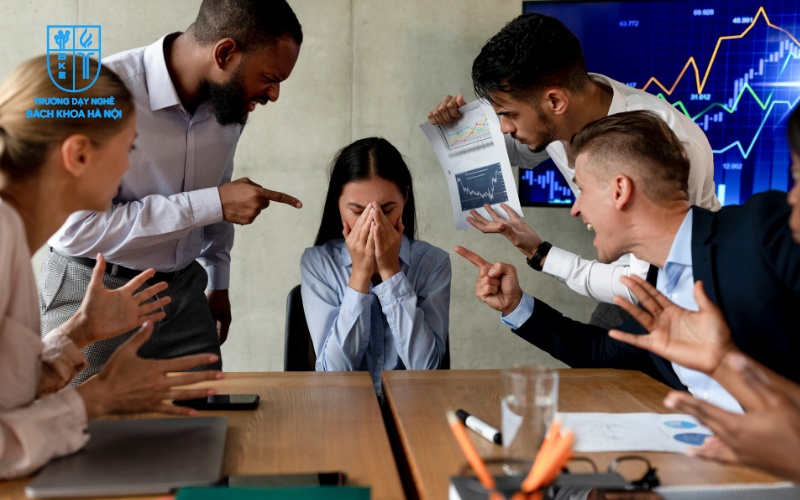 Môi trường làm việc độc hại có thể khiến bạn căng thẳng và mất động lực