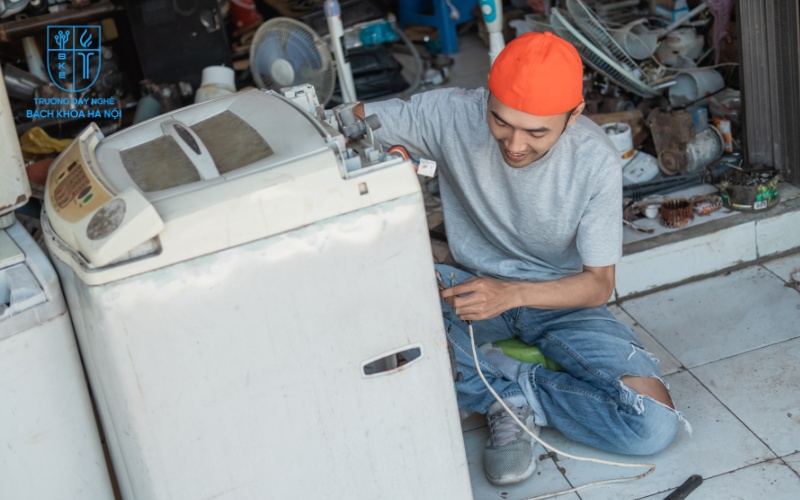 Nhiều bạn trẻ thắc mắc điện lạnh ra trường làm gì và liệu ngành này có dễ xin việc hay không