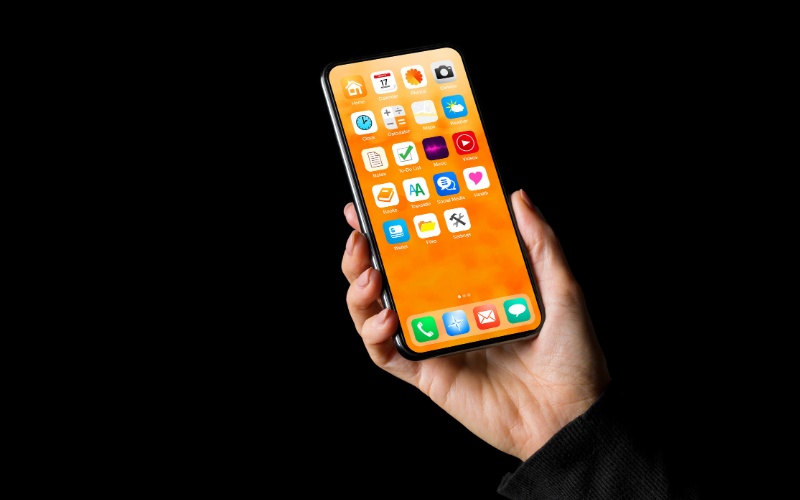 Bạn có thể tự kiểm tra điện thoại bị rơi xuống nước có sửa được không bằng cách thử khởi động sau khi làm khô