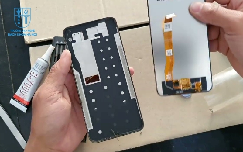 Thay màn hình đắt hơn so với ép kính