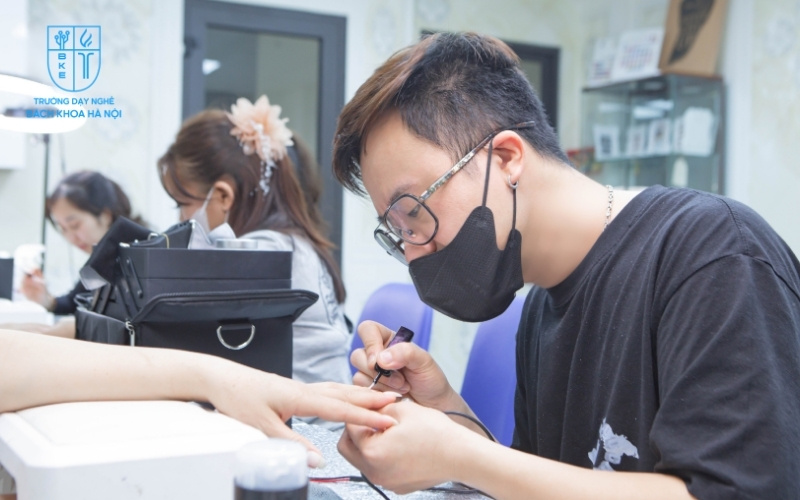 Bất kỳ ai cũng có thể theo đuổi nghề nail
