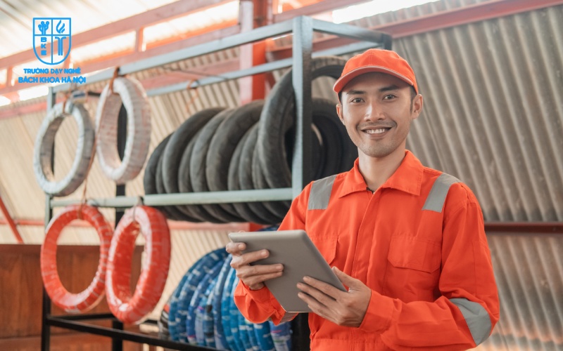 Bạn nên xác định rõ mục tiêu của bản thân, tập trung vào con đường mình chọn thay vì để ý đến ý kiến tiêu cực