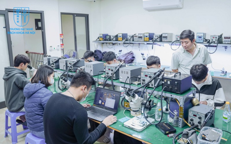 Học viên không phải lãng phí thời gian vào lý thuyết suông