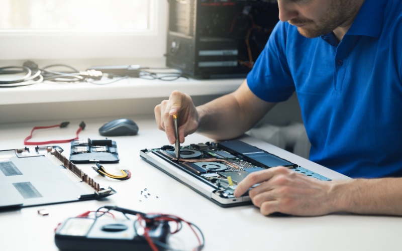 Học nghề sửa chữa máy tính dành cho nam 27 tuổi muốn có thu nhập ổn định nhanh