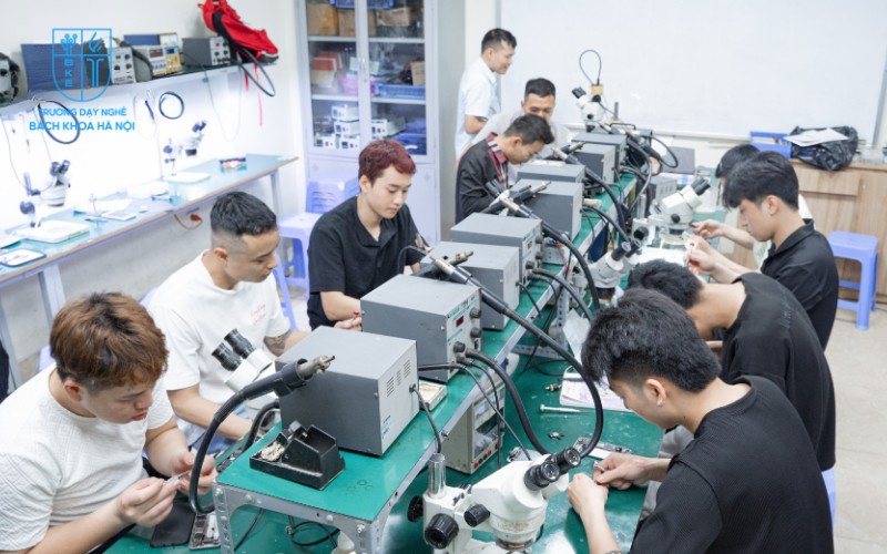 Chương trình chú trọng thực hành, chiếm tới 80% thời lượng để học viên học là làm được