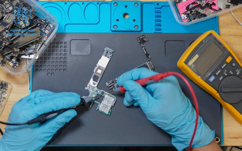Nghề sửa chữa điện thoại không bao giờ lỗi thời