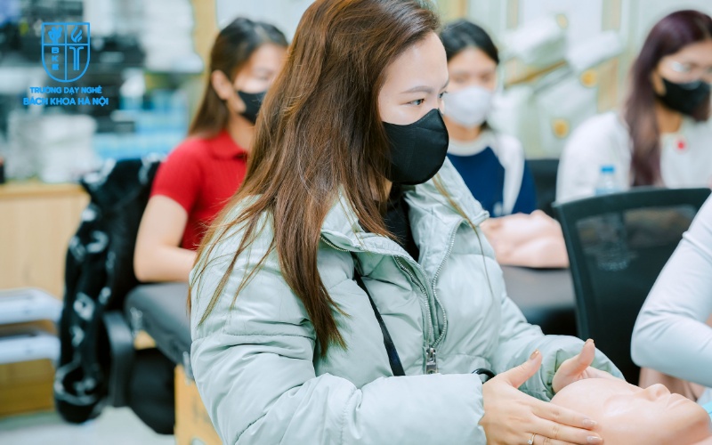 Điều kiện tuyển sinh đơn giản, từ đủ 14 tuổi trở lên