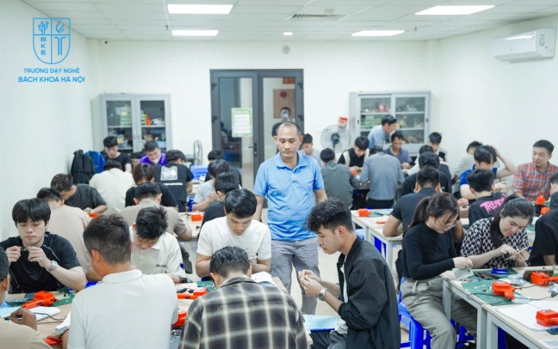 Trường Dạy Nghề Bách Khoa Hà Nội cùng bạn kiến tạo tương lai vững vàng