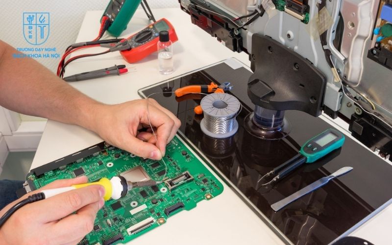 Tuyển dụng kỹ thuật viên sửa chữa điện tử