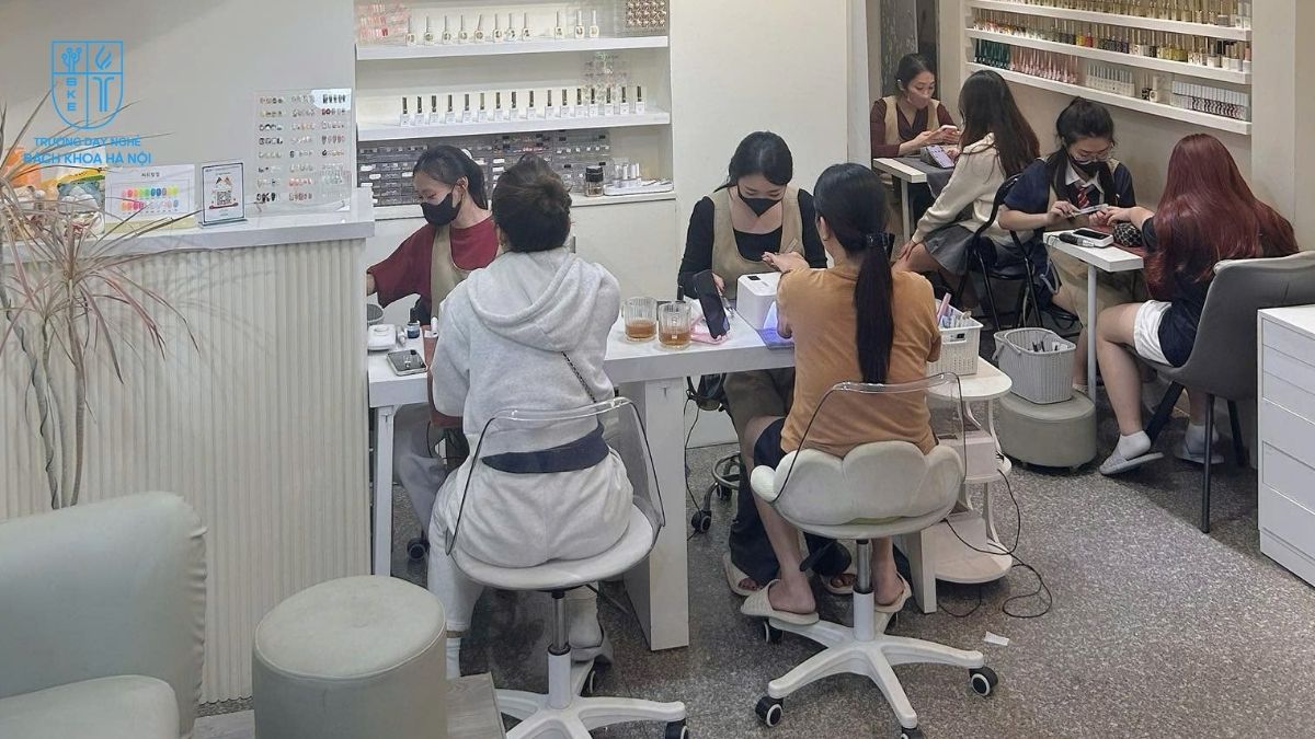 tuyển thợ nail tại Hà Nội