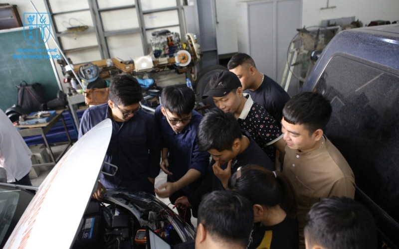 Học nghề sửa chữa ô tô tại Trường Dạy Nghề Bách Khoa Hà Nội không yêu cầu bằng cấp