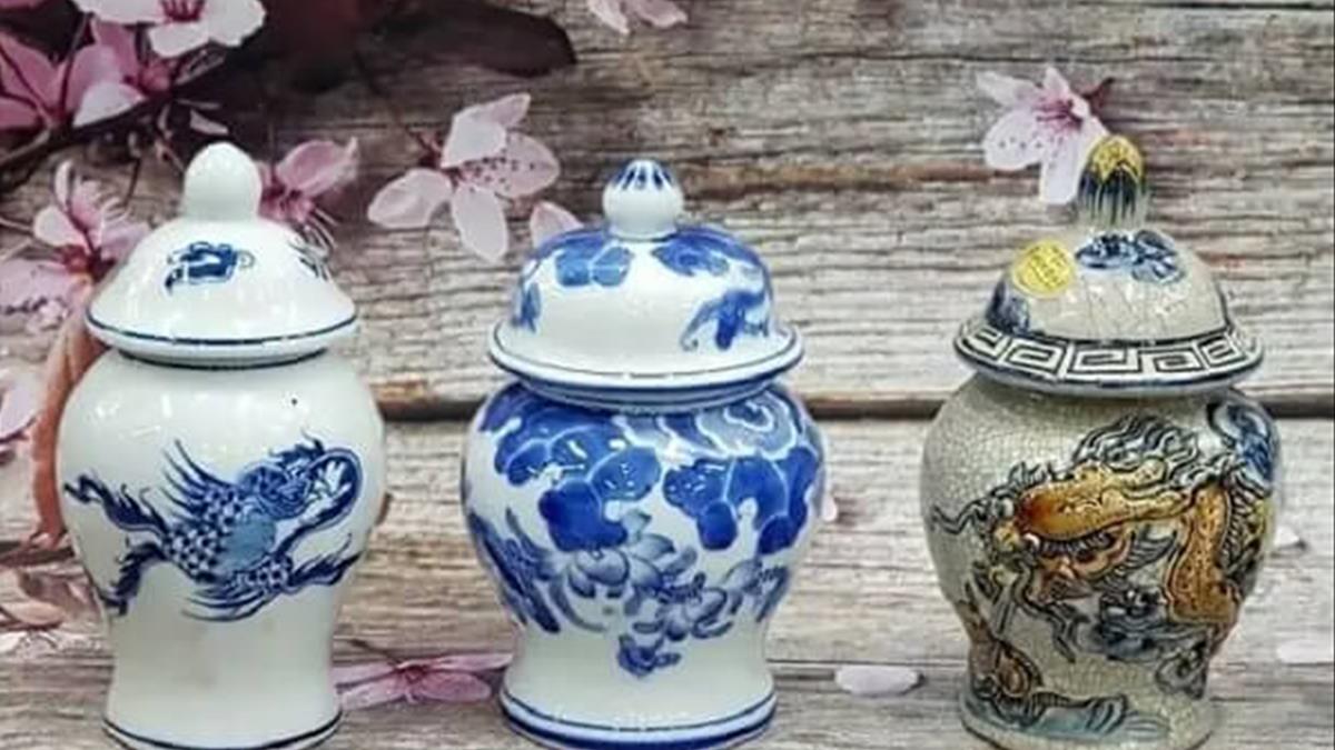 Vị trí đặt hũ gạo muối trên bàn thờ