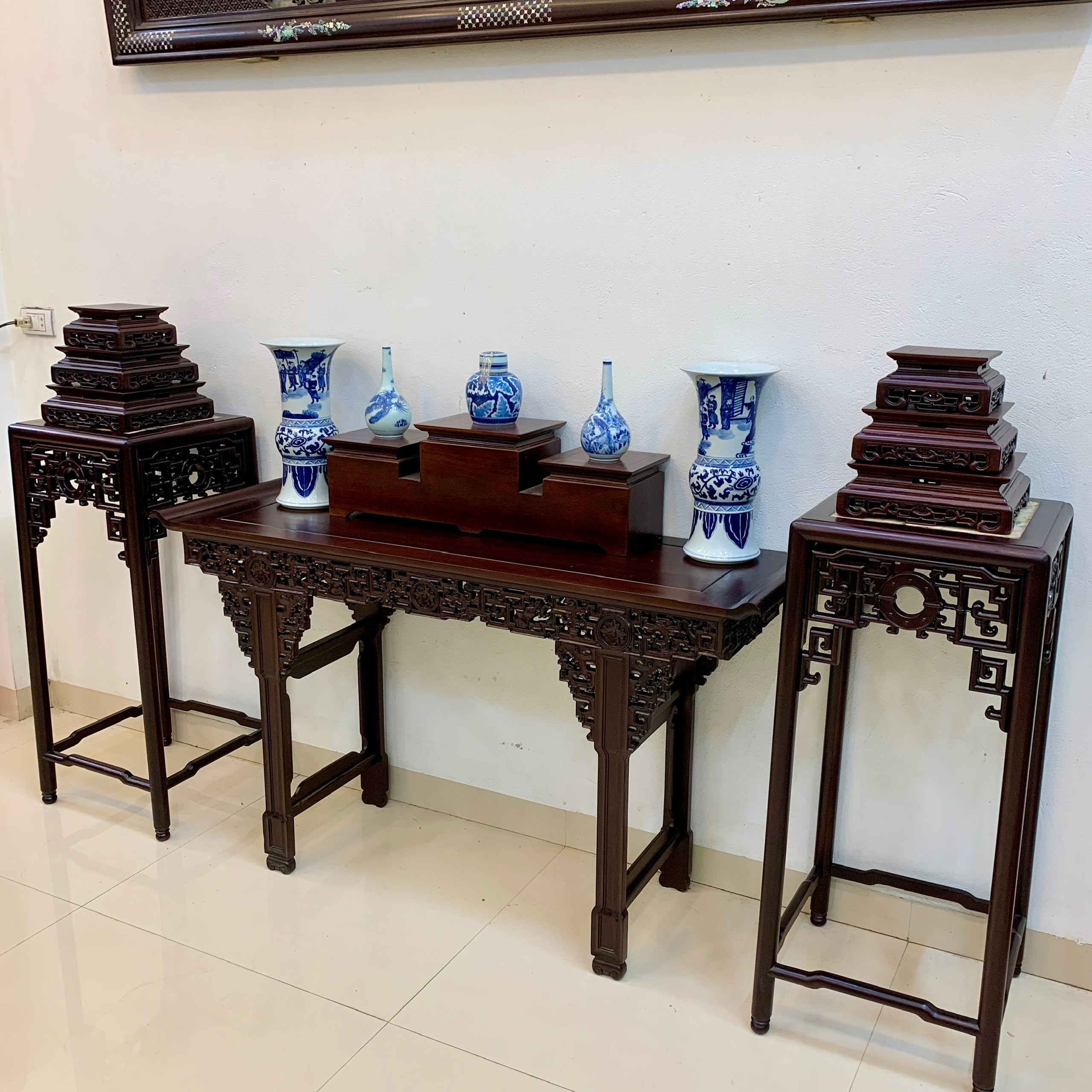 bàn trang trí triện xúc bày đồ đẹp