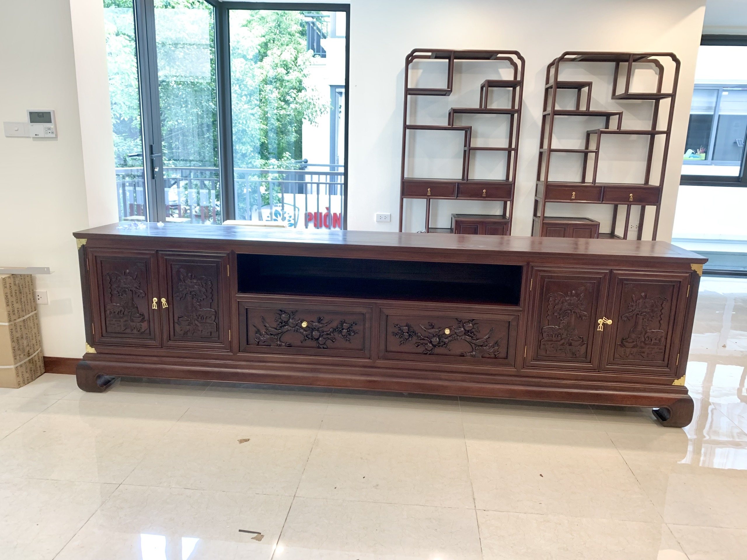 kệ tivi gỗ tự nhiên