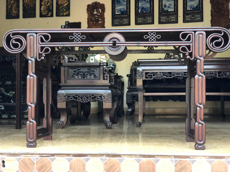 Bàn bày đồ đồng tiền