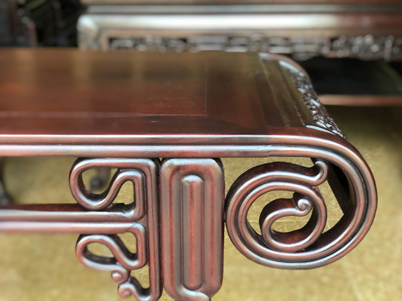 Bàn bày đồ đồng tiền