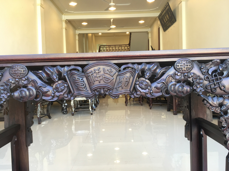 bàn trung đường