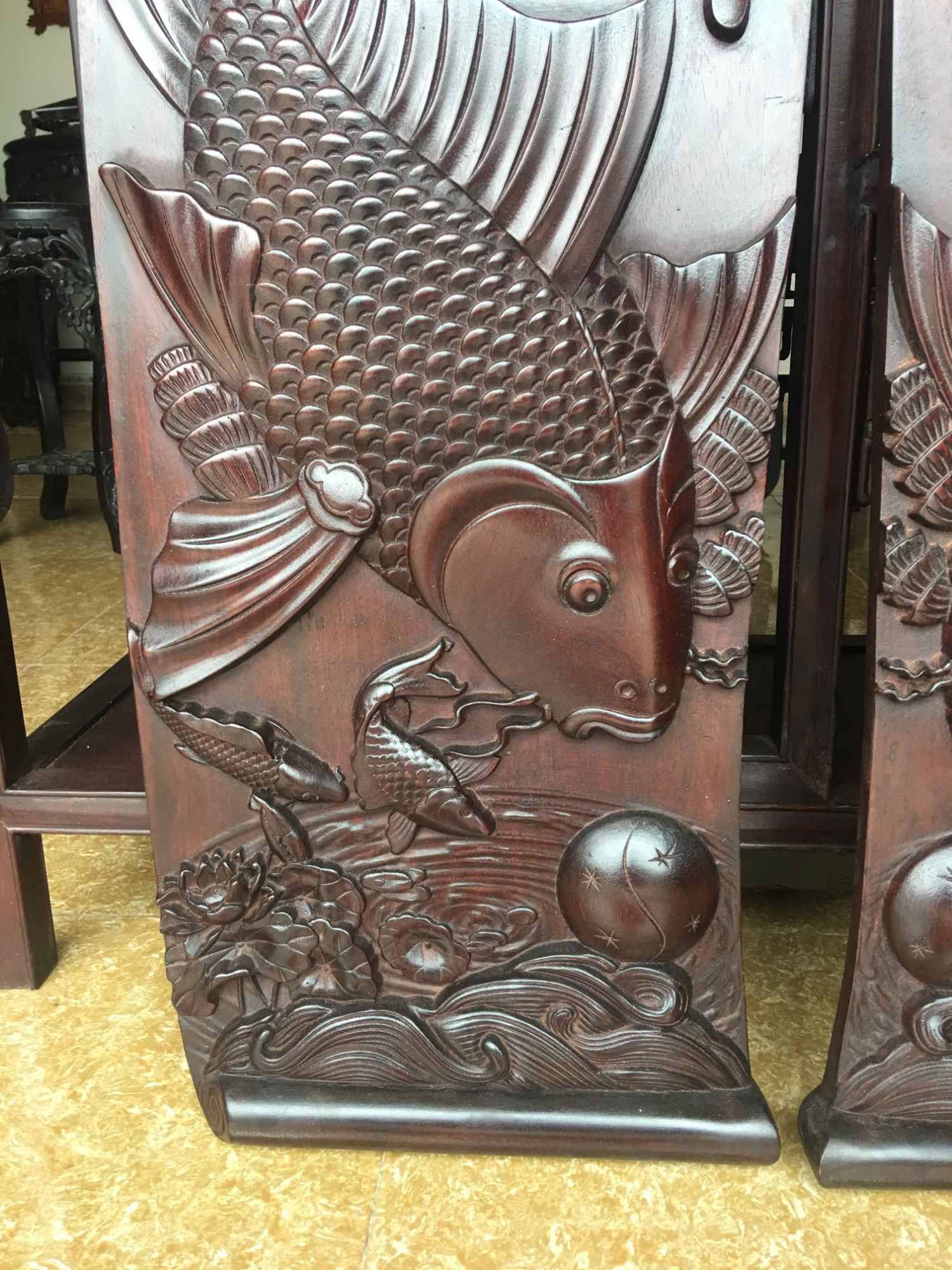 Lý ngư vọng nguyệt gỗ gụ