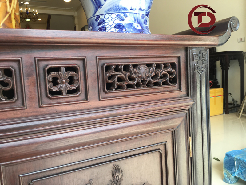 tu trang tri phong khach