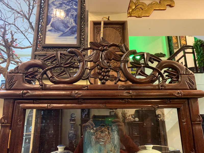 tủ trưng bày đồ gốm