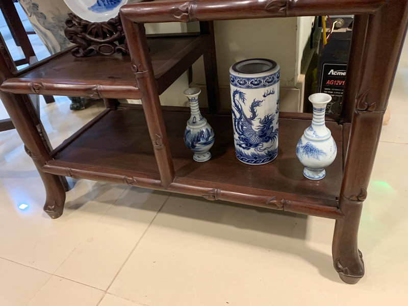 tủ trưng bày đồ gốm