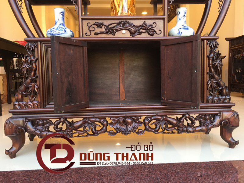 Tủ trưng bày đồ cổ