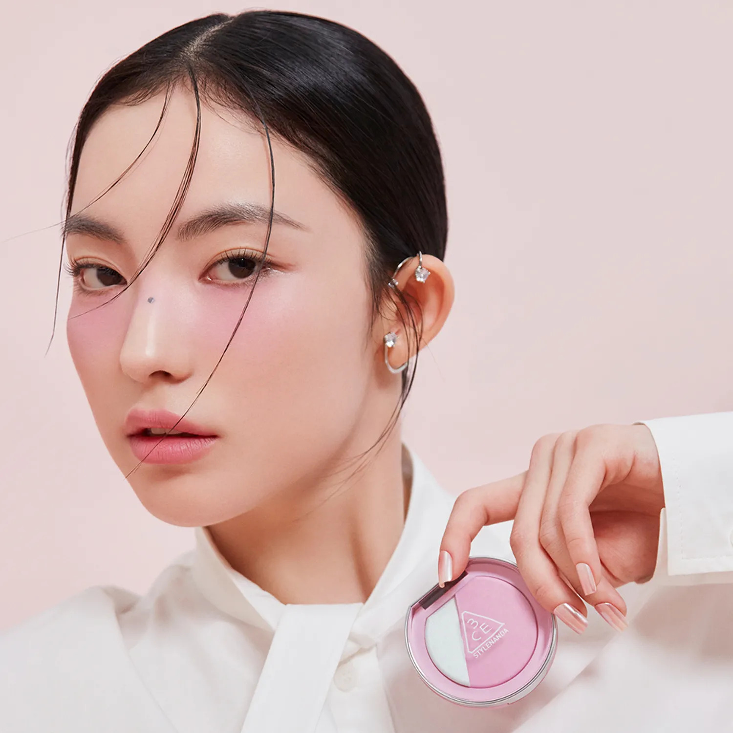 https://myphamkissme.com/phan-ma-hong-3ce-blushlighter-co