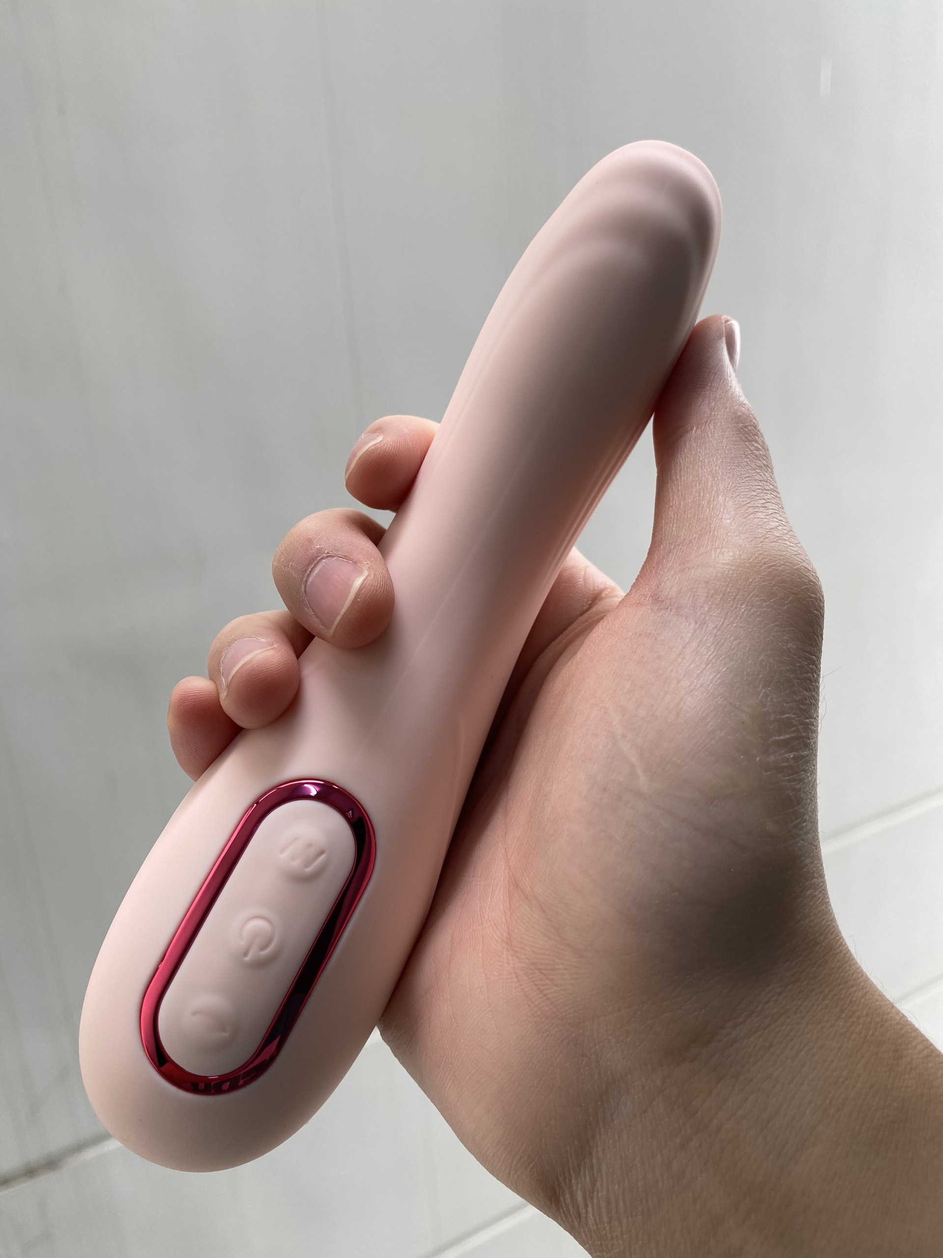 Máy rung âm đạo 2 đầu rung và hút kích thích nữ giới Electric Sucking Massager