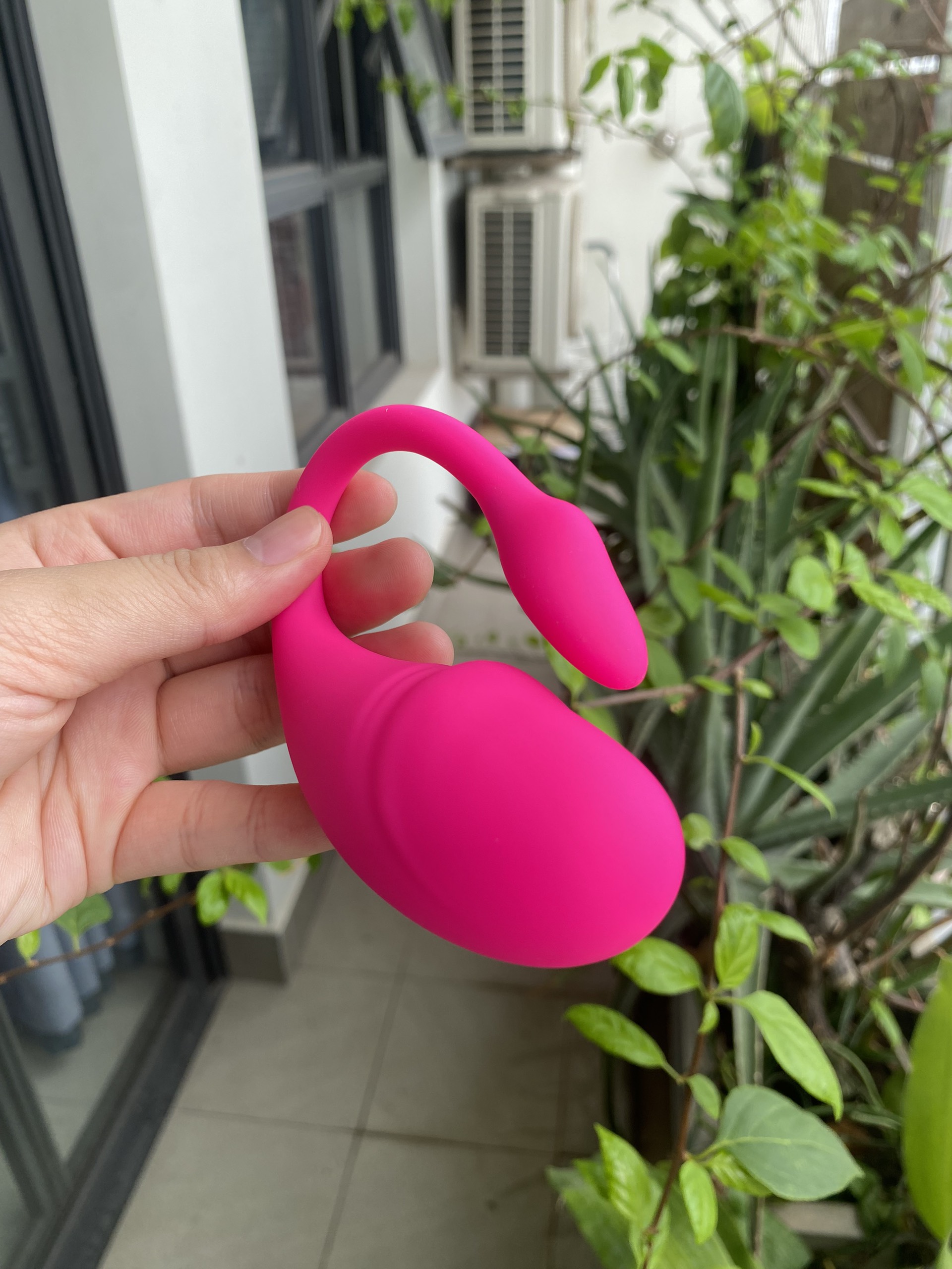 Trứng rung điều khiển qua App Bluetooth Love Spouse hình thiên nga