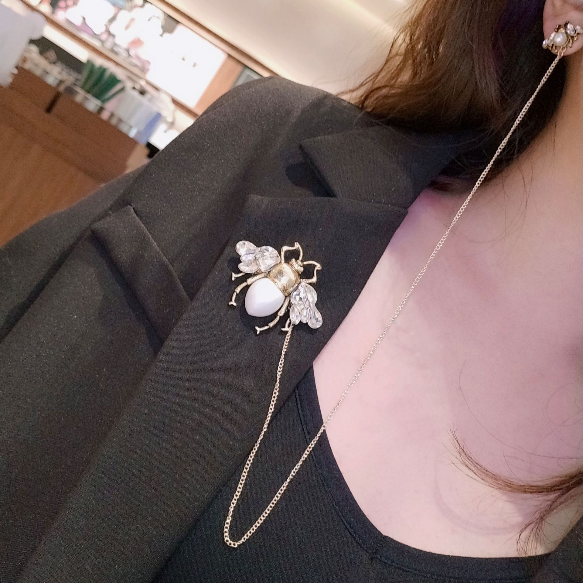 Khuyên tai dài con ong