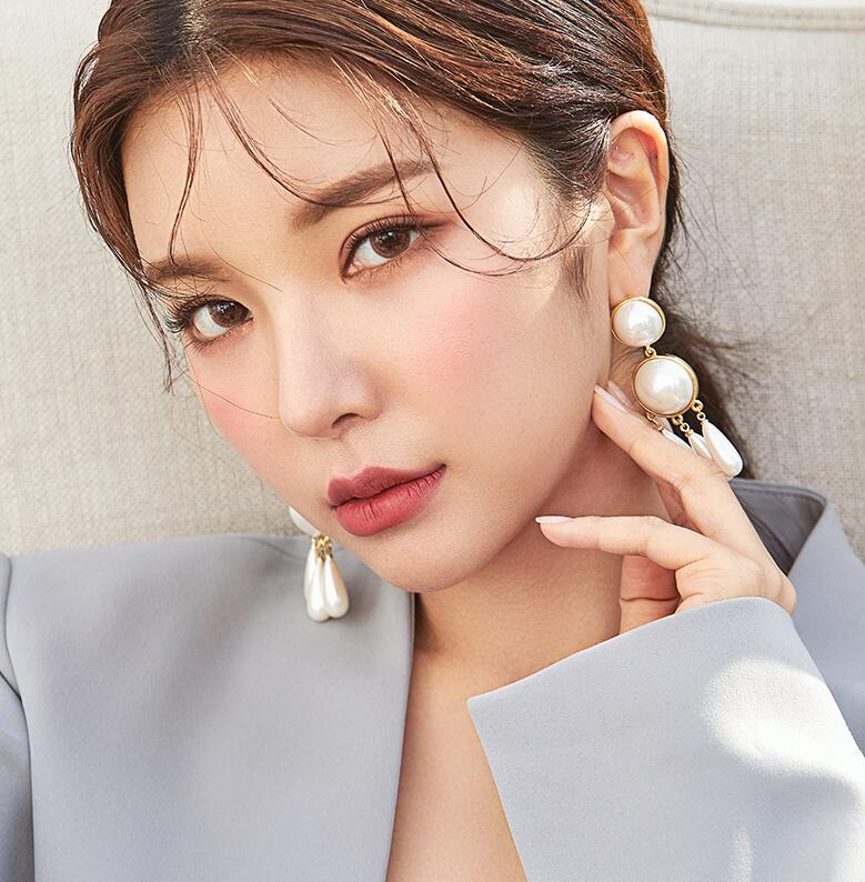 Khuyên tai ngọc trai nữ xinh đẹp
