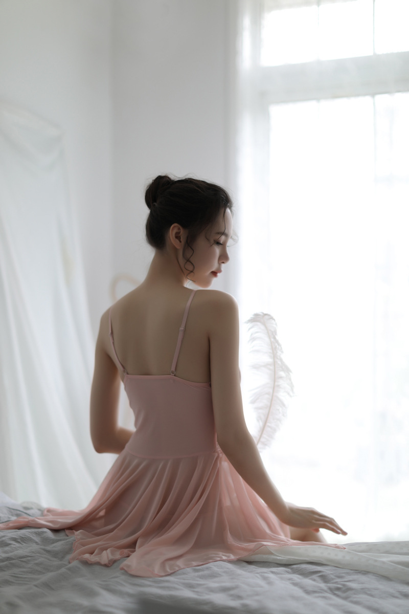 Váy ngủ 2 dây ren voan mỏng xẻ ngực