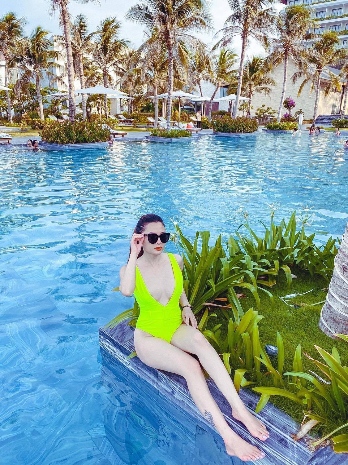 Bikini 1 mảnh trơn đẹp