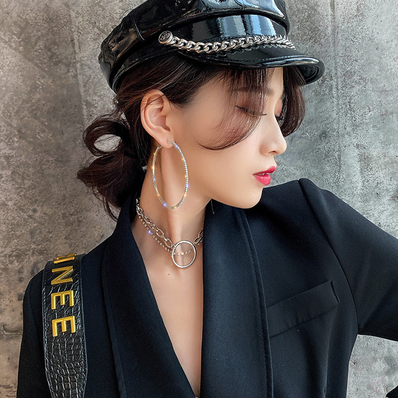 Khuyên tai kim cương tròn to