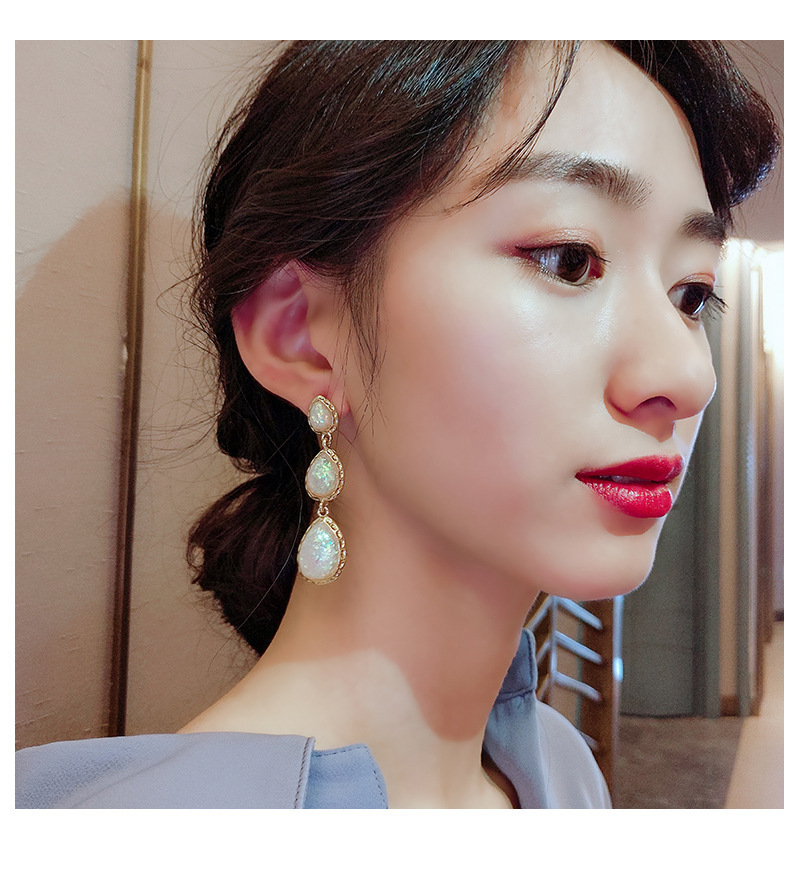 Khuyên tai 3 giọt nước nhũ