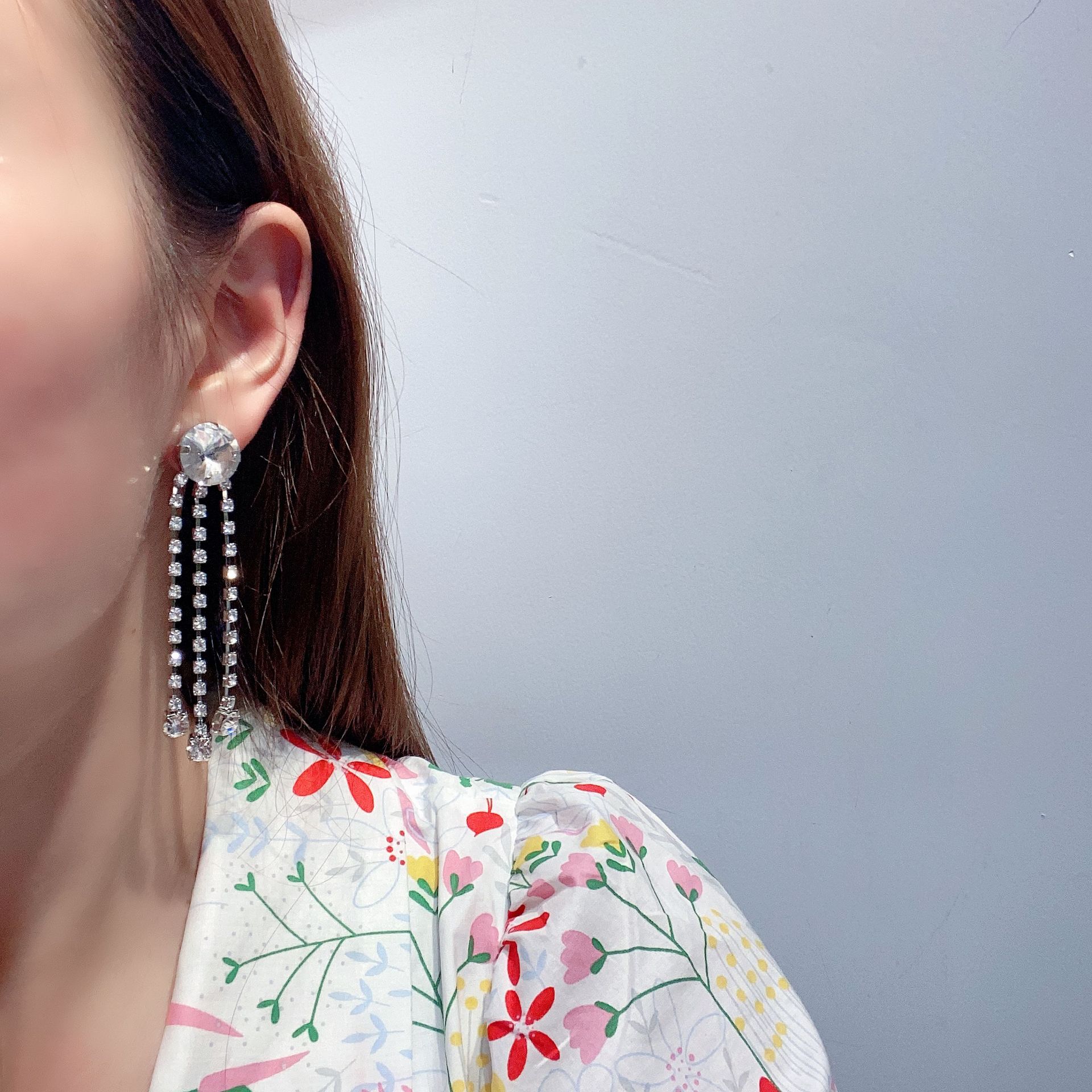 Khuyên tai ngọc đính đá nơ da