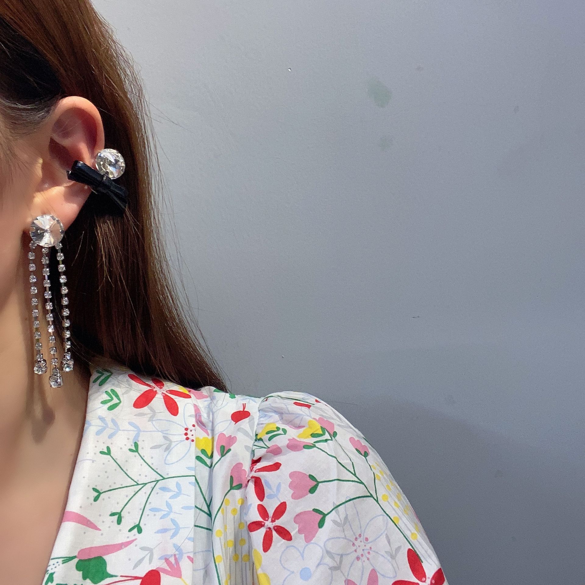 Khuyên tai ngọc đính đá nơ da