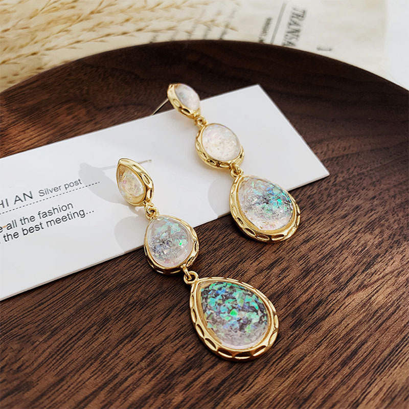 Khuyên tai 3 giọt nước nhũ