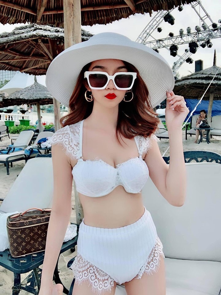 Bikini 2 mảnh ren vai cạp cao phom QC