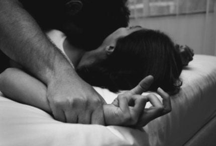 Khám Phá Cực Khoái Cưỡng Bức: Trò Chơi Tình Dục An Toàn Hay Tội Ác?