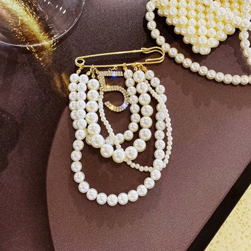 Cài đính ngực số 5 tag nữ đẹp