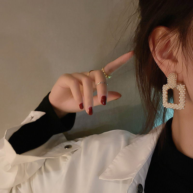 Khuyên tai ngọc trai vuông